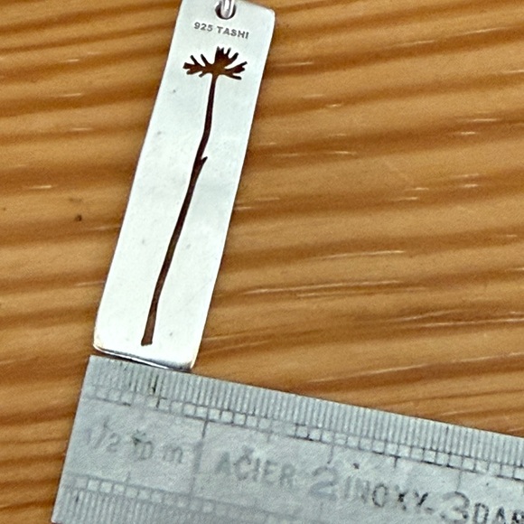 Tashi 925 brushed sterling silver 925 dandelion outline pendant (only) - Picture 6 of 6